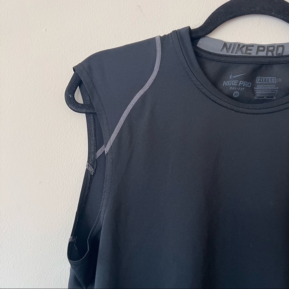 Nike Men’s Dri Fit Black Workout shirt Size Medium - Picture 6 of 7